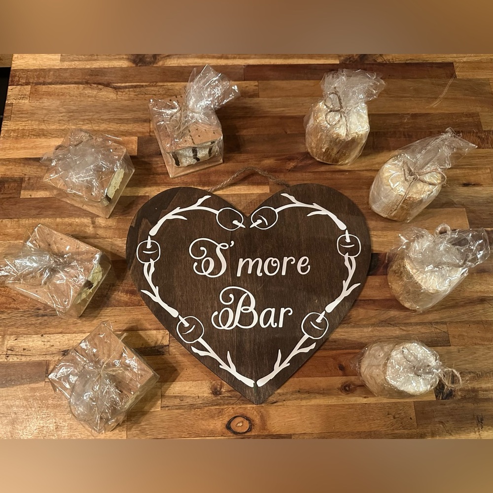 Heart-Shaped S'more Bar Sign with 4 Toasted Marshmallows & 4 S’more ornaments